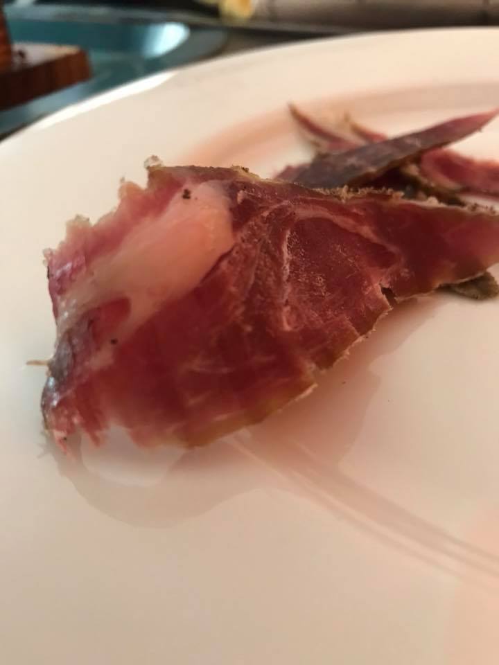 Épaule de sanglier séchée façon jambon cru Épaule de sanglier séchée façon jambon cru