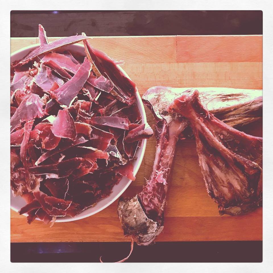 Épaule de sanglier séchée façon jambon cru Épaule de sanglier séchée façon jambon cru